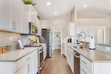 61353 SE Matthew St, Bend, OR 97702 - photo 5