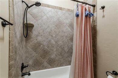 19716 Meadow Bend Ave, Edmond, OK 73012 - photo 7