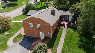 1031 Crofton Ave, Waynesboro, VA 22980 - photo 6