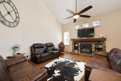 523 N Freemont St, Sisters, OR 97759 - photo 7