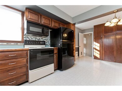630 26th St SE, Cedar Rapids, IA 52403 - photo 2