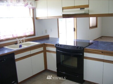 107 Almadon St, Enumclaw, WA 98022 - photo 6