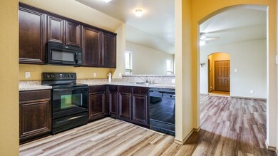 423 Glenwood St, Gainesville, TX 76240 - photo 6