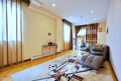 660 Quincy Ave, Staten Island, NY 10305 - photo 4