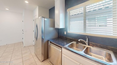 4554-south-sunrise-bluff-way-kitchen1