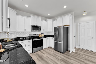17-520 Oak Holly-24