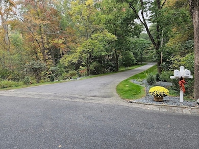 29 Pleasant St, West Newbury, MA 01985 - photo 2