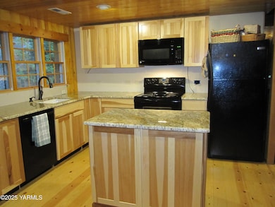 kitchen w granite 2