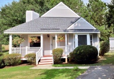 Super-Cute Cottage-Style Home in Midlothian with n