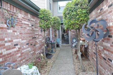 Entrywaycourtyard