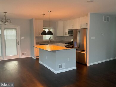 402 Fawncrest Ct, Capitol Heights, MD 20743 - photo 3