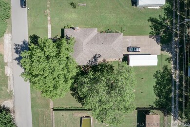 305 S Vine Ave, Cleveland, OK 74020 - photo 6
