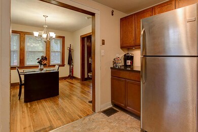 550 E. Kelso Rd. ~ Kitchen/ Dining Rm