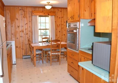 106 N Bickett St, Burgaw, NC 28425 - photo 5