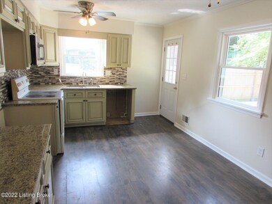 8302 Science Hill Ct, Louisville, KY 40228 - photo 3