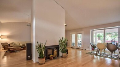 Two-way fireplace