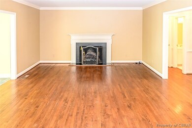 Living Room with Gas Log Fireplace, Hardwood Floor