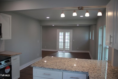 1334 E Center St, Kingsport, TN 37664 - photo 3