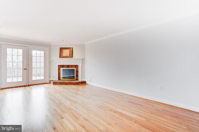 6285 Chaucer View Cir, Alexandria, VA 22304 - photo 7