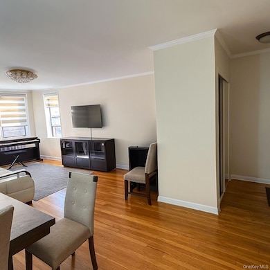 141-05 Pershing Crescent unit 416, Jamaica, NY 11435 - photo 3