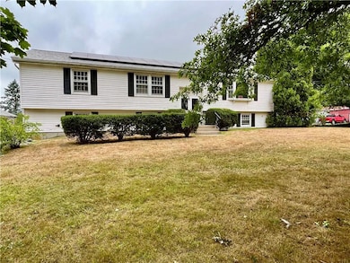 960 Mitchells Ln, Middletown, RI 02842 - photo 2