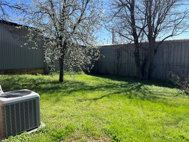 1006 W Bullock St, Denison, TX 75020 - photo 4