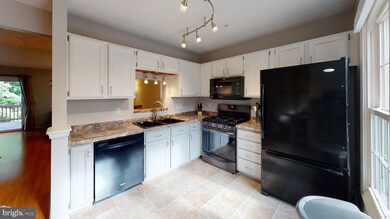 8600 Pine Meadows Dr, Odenton, MD 21113 - photo 3