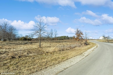 01_Lt1EastviewDr_2001_MRED_2000x1333