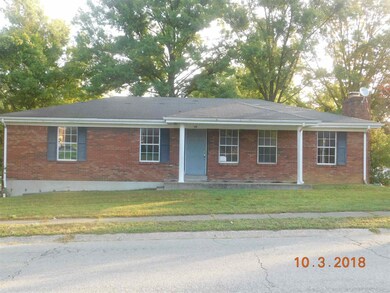 800 Castlewood Dr, New Albany, IN 47150 - photo 2