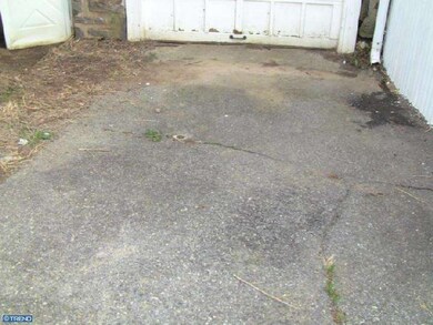 7245 Pine St, Upper Darby, PA 19082 - photo 4