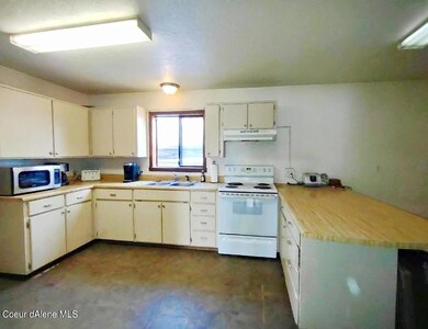 7849 W Pine - Kitchen