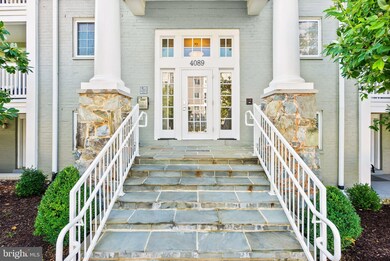 4089 S Four Mile Run Dr unit 201, Arlington, VA 22204 - photo 2
