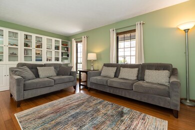 3675 Inverary Dr-16