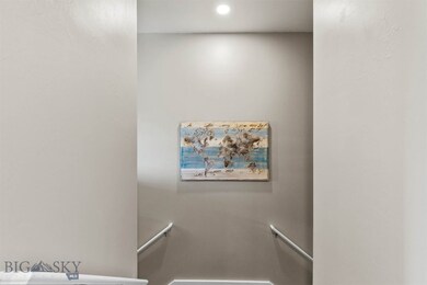 Split floor plan (master down to left, entry down