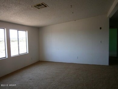 023-327095 Family Room 1