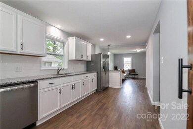 811 Clay St, Statesville, NC 28677 - photo 3