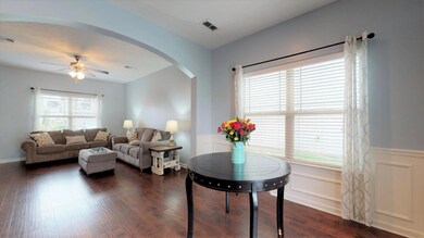 Beautiful arch detail!