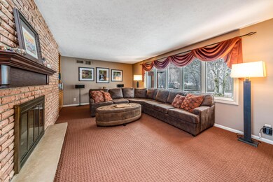 10453 Ravine RD - Living Room 1