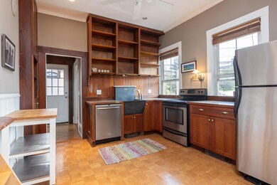 137 Newbury St._W5_006