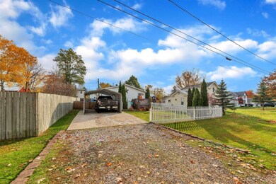 02-223 S Tabor St-WindowStill-Real-