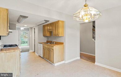 2055 Mayflower Dr, Woodbridge, VA 22192 - photo 5