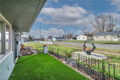 2208 Willowrow Ave NE, Canton, OH 44705 - photo 7