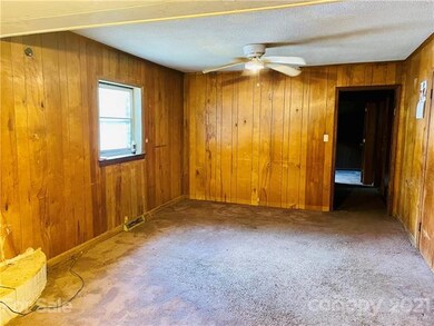 1303 Caldwell St, Statesville, NC 28677 - photo 5