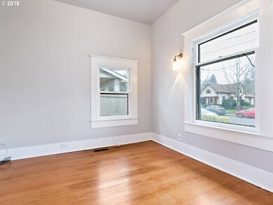 305 N Meridian St, Newberg, OR 97132 - photo 5