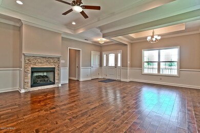 Living Room/Dining Area