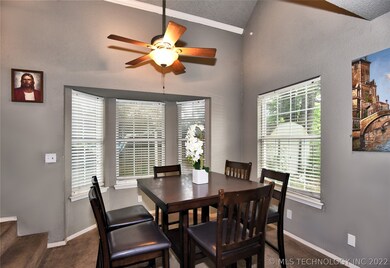 LOVE LOVE the the high ceiling and the bay window