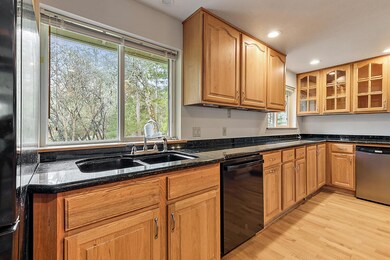 487 Honeycutt Dr, Grants Pass, OR 97526 - photo 6