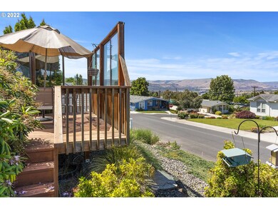 1701 Golden Way, the Dalles, OR 97058 - photo 5