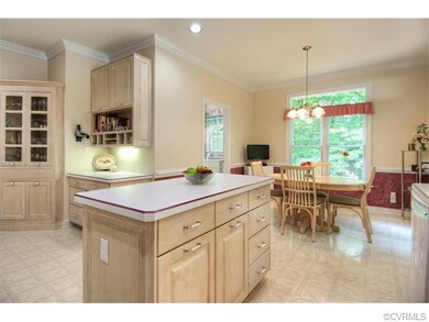 There is also a wonderful desk area in the kitchen