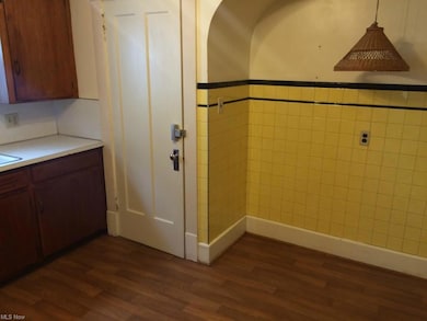 1st Floor Unit Kitchen - Eat-in